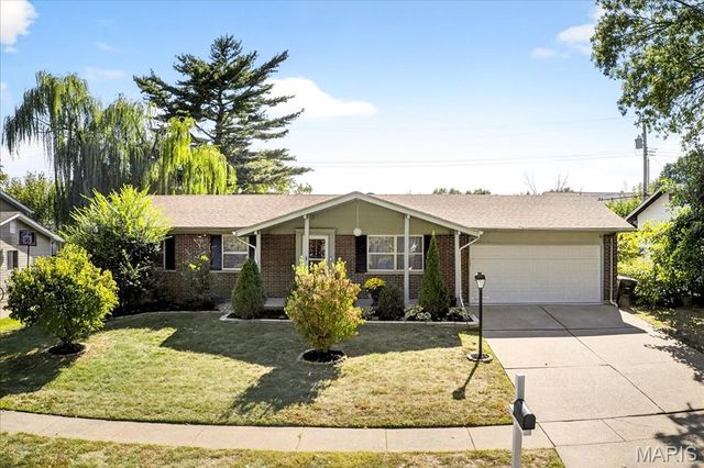 354 Burncoate Drive, Oakville, MO 63129