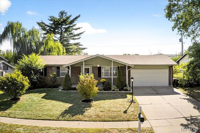 354 Burncoate Drive, Oakville, MO 63129