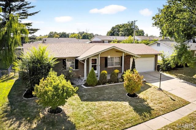 354 Burncoate Drive, Oakville, MO 63129