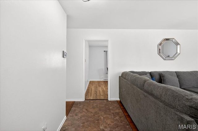 354 Burncoate Drive, Oakville, MO 63129