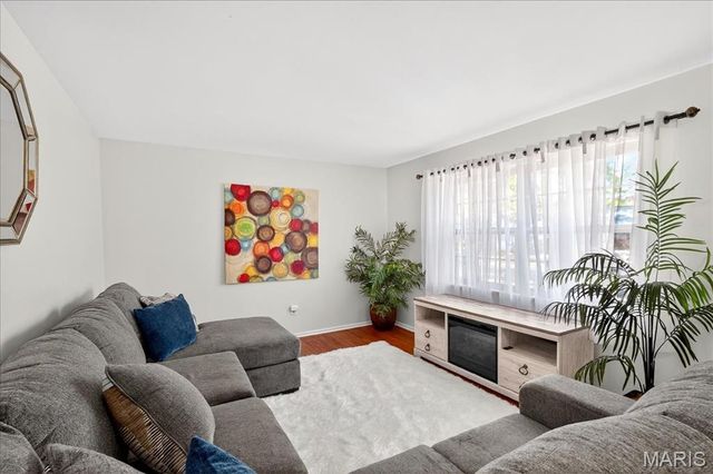 354 Burncoate Drive, Oakville, MO 63129