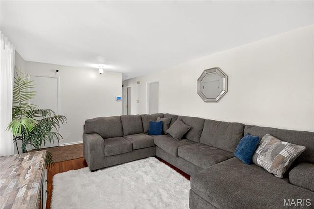 354 Burncoate Drive, Oakville, MO 63129