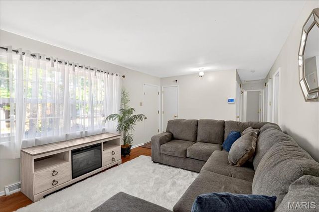 354 Burncoate Drive, Oakville, MO 63129