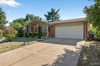 354 Burncoate Drive, Oakville, MO 63129