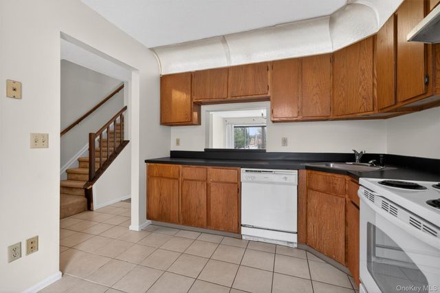 25 Moore Lane, Washingtonville, NY 10992