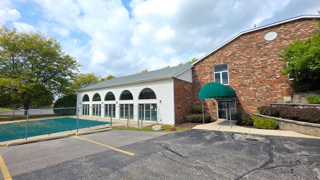 4302 W Shamrock Lane 2D, Mchenry, IL 60050