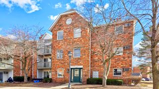 4302 W Shamrock Lane 2D, Mchenry, IL 60050