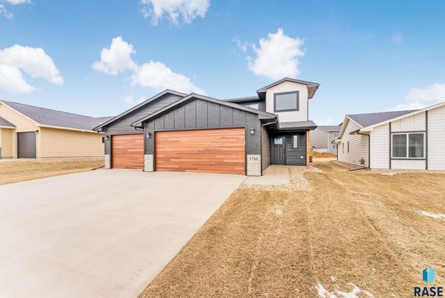 1740 N Hyssop Dr Drive, Sioux Falls, SD 57110
