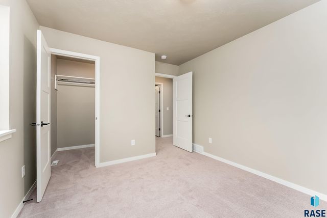 1740 N Hyssop Dr Drive, Sioux Falls, SD 57110