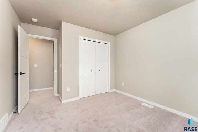 1740 N Hyssop Dr Drive, Sioux Falls, SD 57110