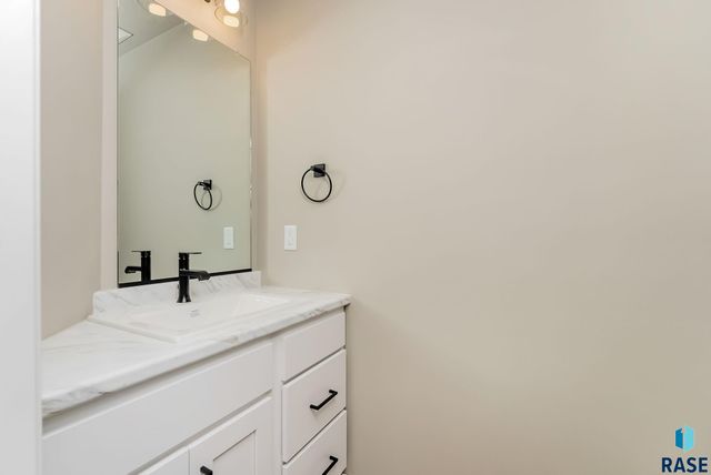 1740 N Hyssop Dr Drive, Sioux Falls, SD 57110