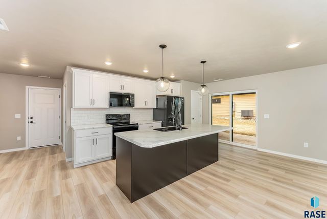 1740 N Hyssop Dr Drive, Sioux Falls, SD 57110