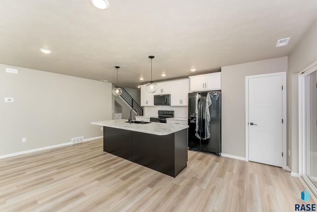 1740 N Hyssop Dr Drive, Sioux Falls, SD 57110