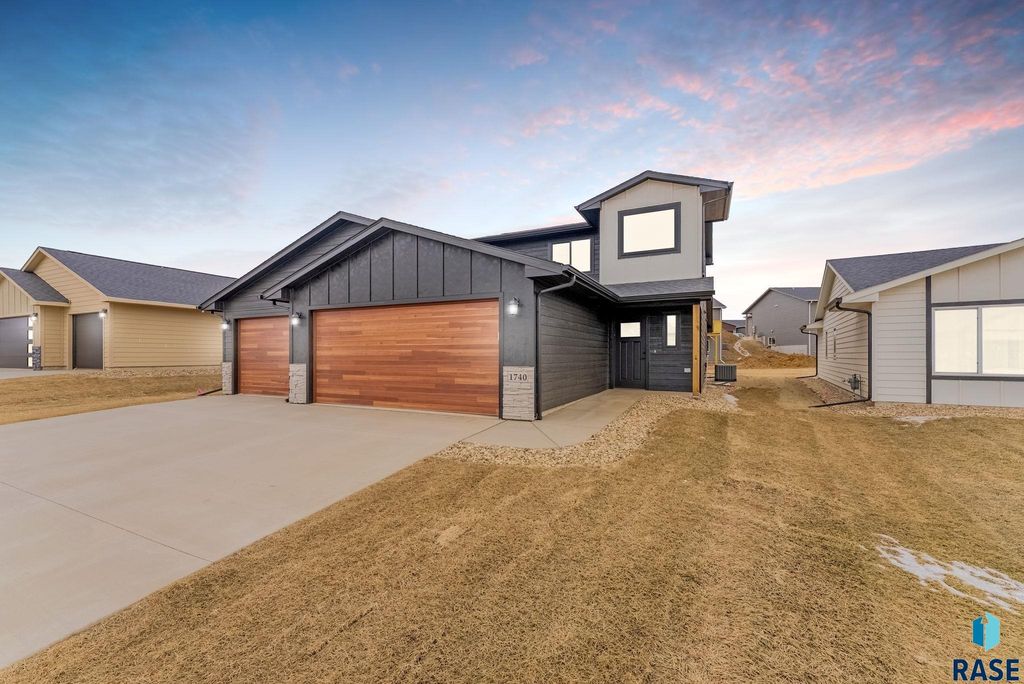 1740 N Hyssop Dr Drive, Sioux Falls, SD 57110