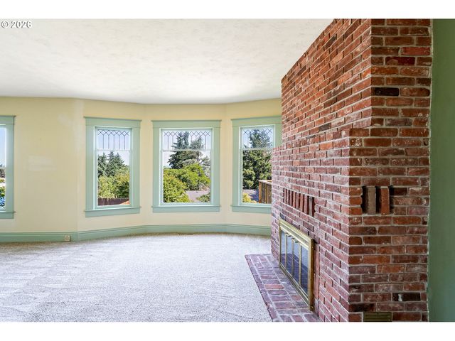 1005 RESERVE St, Silverton, OR 97381