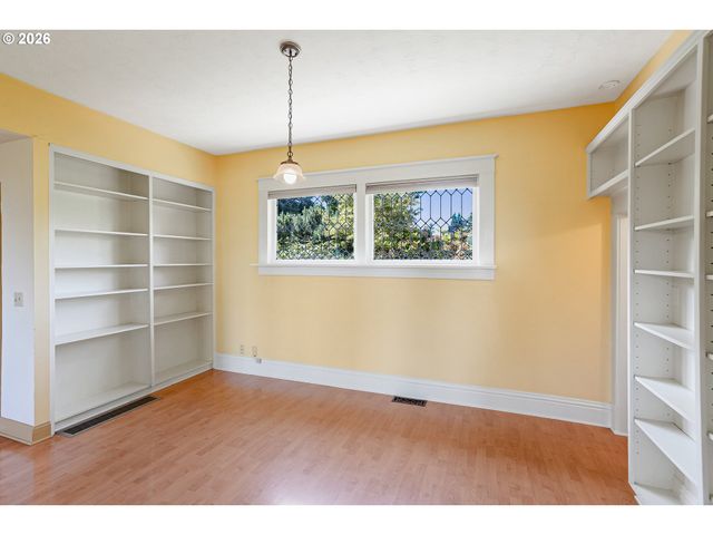 1005 RESERVE St, Silverton, OR 97381