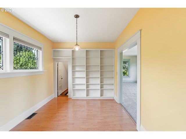 1005 RESERVE St, Silverton, OR 97381