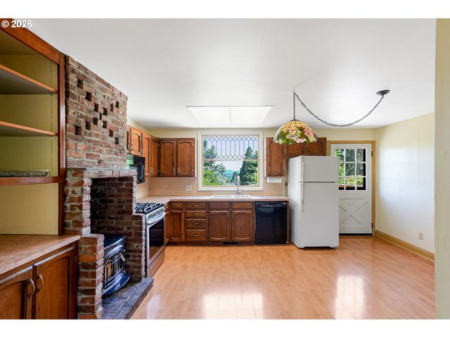 1005 RESERVE St, Silverton, OR 97381