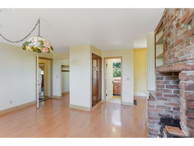 1005 RESERVE St, Silverton, OR 97381