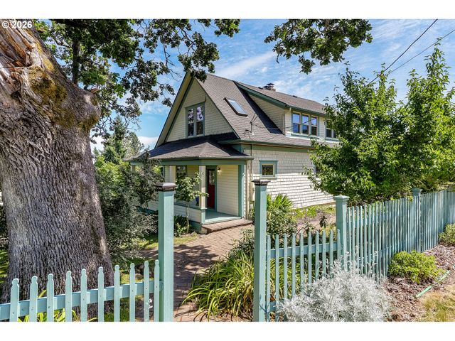 1005 RESERVE St, Silverton, OR 97381