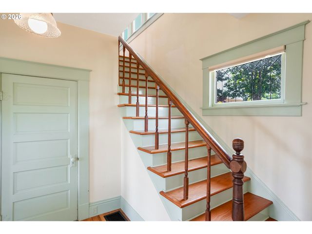 1005 RESERVE St, Silverton, OR 97381