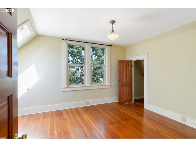 1005 RESERVE St, Silverton, OR 97381