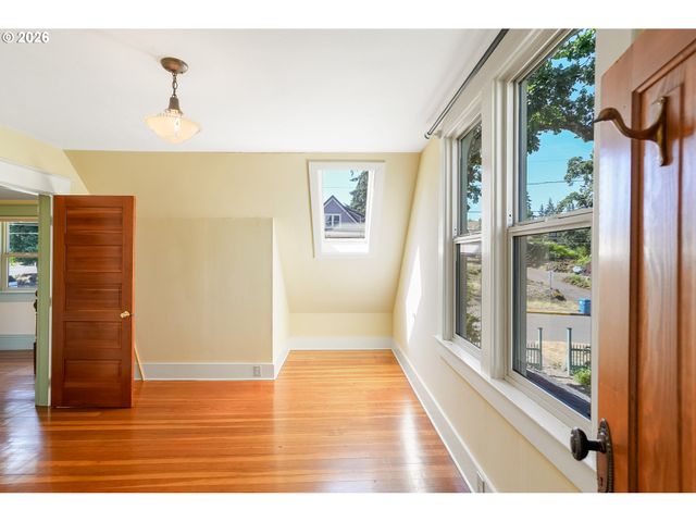 1005 RESERVE St, Silverton, OR 97381