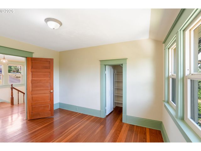 1005 RESERVE St, Silverton, OR 97381