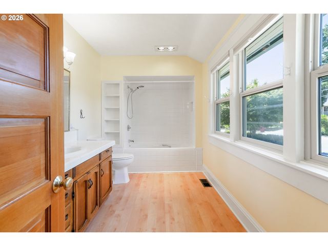 1005 RESERVE St, Silverton, OR 97381