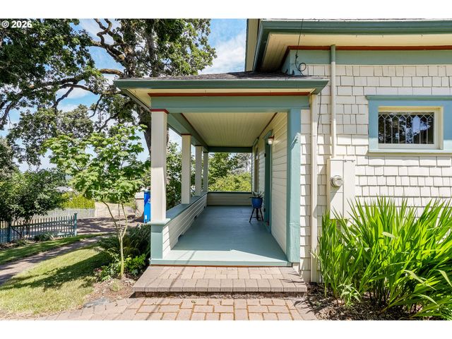 1005 RESERVE St, Silverton, OR 97381