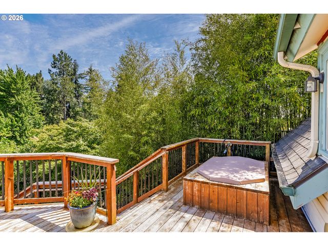 1005 RESERVE St, Silverton, OR 97381