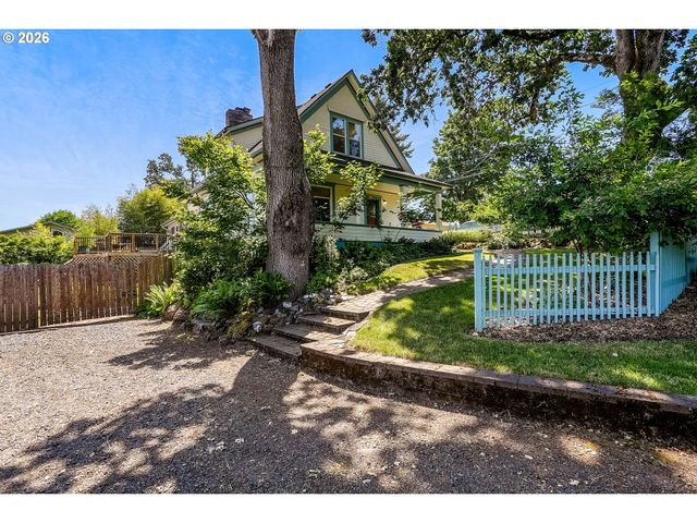 1005 RESERVE St, Silverton, OR 97381