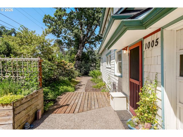 1005 RESERVE St, Silverton, OR 97381