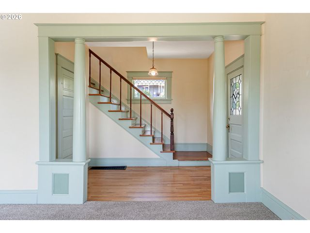 1005 RESERVE St, Silverton, OR 97381