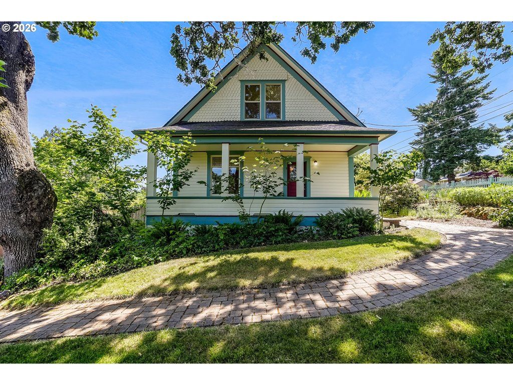 1005 RESERVE St, Silverton, OR 97381