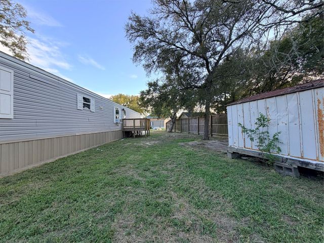 114 Bluebill Bay N, Baytown, TX 77523