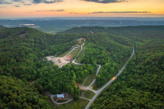 5625 Harrison Pike, Mcdonald, TN 37353