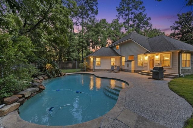 78 E Hobbit Glen Drive, Conroe, TX 77384