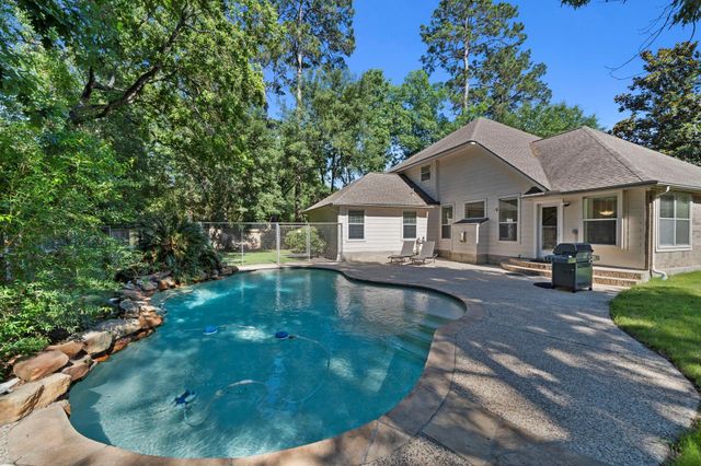 78 E Hobbit Glen Drive, Conroe, TX 77384