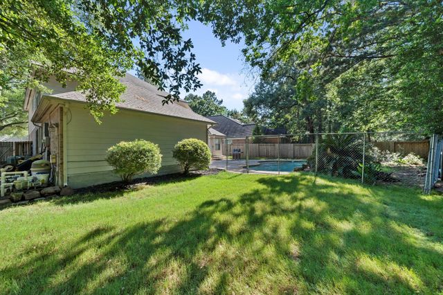 78 E Hobbit Glen Drive, Conroe, TX 77384