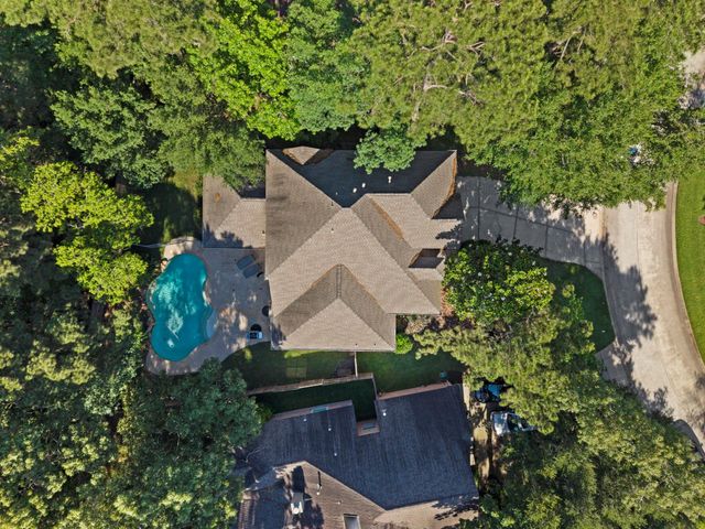 78 E Hobbit Glen Drive, Conroe, TX 77384