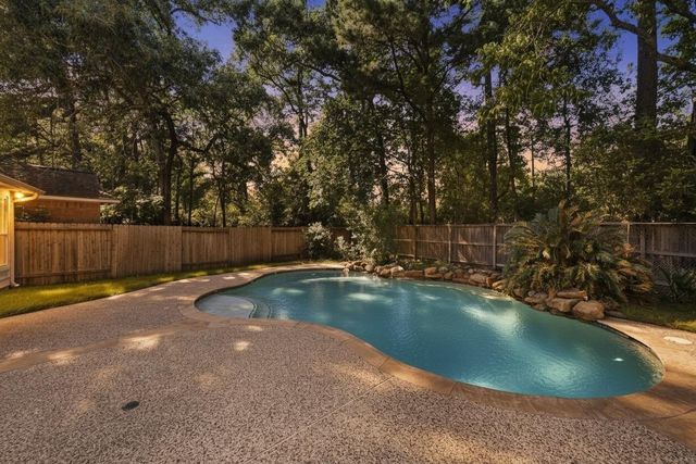 78 E Hobbit Glen Drive, Conroe, TX 77384