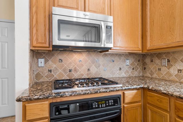 78 E Hobbit Glen Drive, Conroe, TX 77384