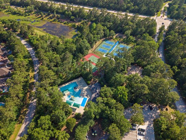 78 E Hobbit Glen Drive, Conroe, TX 77384