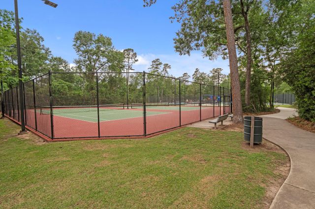 78 E Hobbit Glen Drive, Conroe, TX 77384