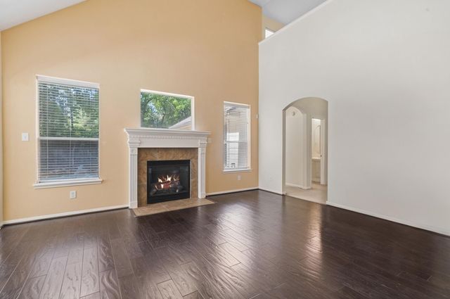 78 E Hobbit Glen Drive, Conroe, TX 77384