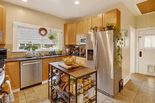 2107 24 St, Sacramento, CA 95818