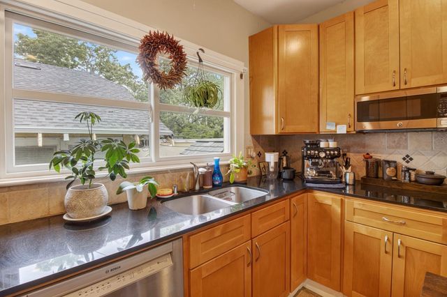 2107 24 St, Sacramento, CA 95818