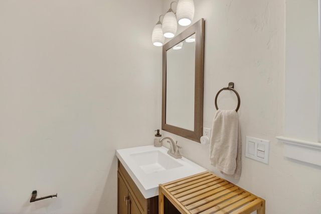 2107 24 St, Sacramento, CA 95818