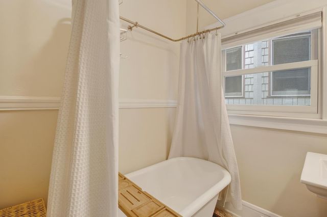 2107 24 St, Sacramento, CA 95818